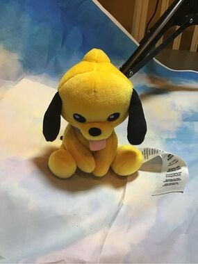 Disney parks wishables Pluto plush -preowned